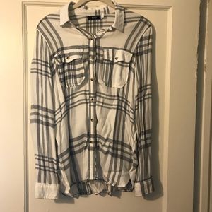 BDG size small black and white flannel